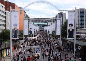 투어 발표와 동시에 움직인 아미…주목받는 ‘BTS 노믹스’