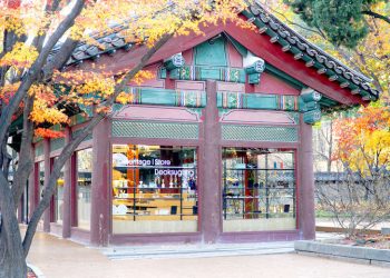 ‘케데몬’ 호랑이 인형부터 궁궐 마그넷까지…’K 헤리티지’ 매출 160억원