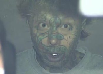 편의점서 난동 부린 ‘얼굴 뱀 문신’ 50대 남성