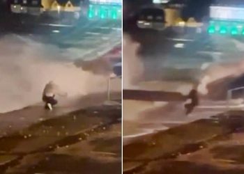 폭풍 속 ‘파도 인증샷’ 남기려다 아찔