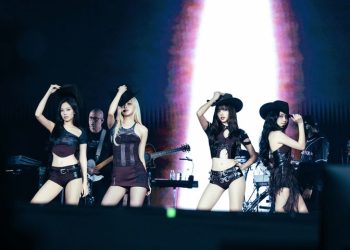 블랙핑크, 16개 도시·33회 월드투어 마무리 …”모든 순간 꿈 같았다” 눈물