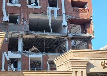 이란 항구도시 주거건물 폭발…”1명 사망·14명 부상”