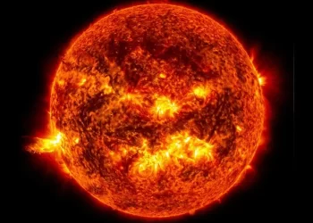 35년 만에 최강 태양 흑점폭발…우주전파재난 위기경보