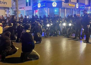 외교부 “한국인 50여명 이란 체류…신속히 출국하라”