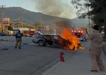 시속 80마일 질주 볼보, 교차로 연쇄 충돌 .. 2명 사망