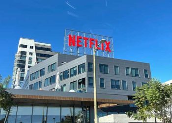 파라마운트, 넷플릭스와 정면충돌… 워너 인수전 경쟁 본격화