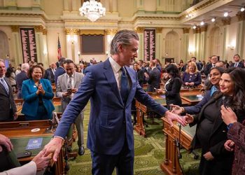 뉴섬 “트럼프 공포통치에 맞서야 … 캘리포니아가 방파제 역할”