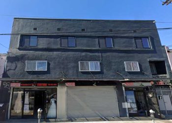 마스크 쓴 괴한, LA 모스크 앞 미니밴 방화