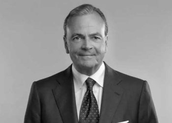 이튼화재 이재민 가족, 첫 귀환…무료 모듈러 주택 입주