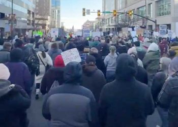 민주당, ICE 총격 사살에 셧다운 시사…”예산 지원 거부”