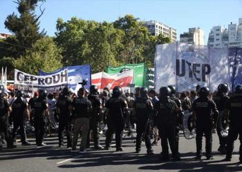 베네수 대통령궁 인근서 총성…대통령 권한대행 취임 몇 시간만