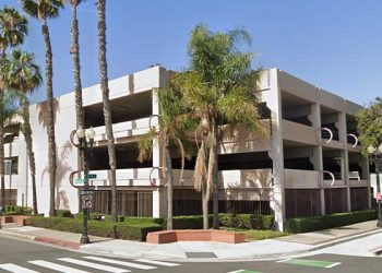 또 주차 건물서 사고 … 경찰 쫓기던 18세 OC 남성, 총격 사망