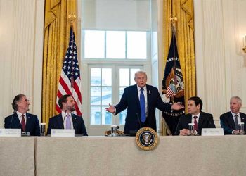 트럼프 “이란과 거래하면 25% 관세” 전면압박 … 한국 어떻게 하나