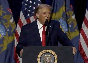 트럼프 “경제 견조한 성장, 인플레 진정”…중간선거 앞 경제 띄우기