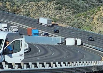 또 그레이프 바인? … 강풍에 5번 Fwy서 대형트럭 전복