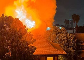 100년 역사 할리웃 호텔 화재로 잿더미