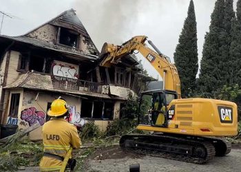 주말 대형 화재로 100년 넘은 헐리우드 호텔 전소