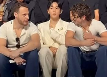 정해인, 서양 남성 사이에서 곤혹…인종차별 의혹