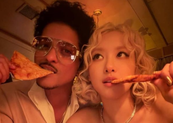 ‘그래미 수상 불발’ 로제, 피자로 서운함 달랬다