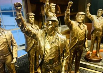 [이런 일도] 금박 입힌 거대 트럼프 동상 “돈 콜로서스” 들어선다