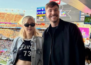 슈퍼볼 뜬 로제, 세계 1위 유튜버와 어깨 나란히