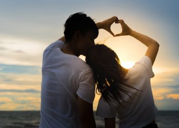 “지난 사랑 잊어라…평생 두 번 이상 사랑에 빠진다”