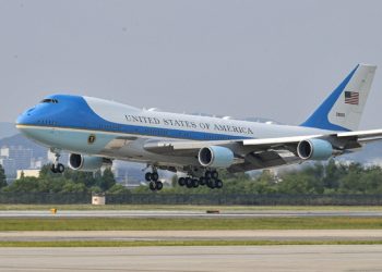 트럼프 ‘금색 취향’ 반영…에어포스원 금색으로 바뀐다