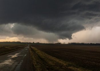 인디애나 토네이도 강타…시속 70마일 강풍에 광범위한 피해