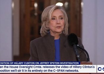 힐러리, 하원 엡스타인 조사 출석…”정치적인 쇼”