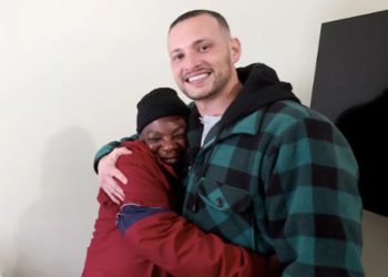 “집 대신 묘지 샀다” … 남편 무덤 옆서 노숙 50대 여성