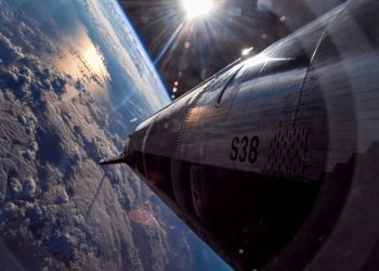 머스크의 스페이스X, 1조 2500억 달러 ‘메가딜’ … 위성 100만개 발사