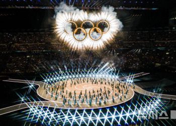 올림픽 개막식 ‘엉터리 해설’… 공영방송 국장 사표