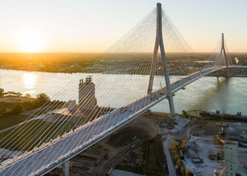 트럼프 “미-캐나다 교량개통 막겠다” 위협 … 재벌 로비 직후