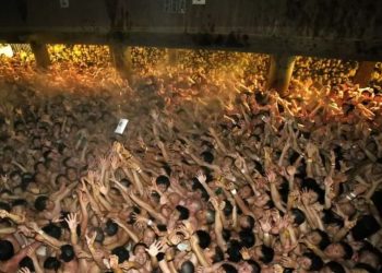 일본 ‘벌거벗은 축제’의 비극…1만명 엉켜 3명 의식불명 ‘참사’