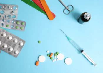 친구 2명 살해 10대, “여드름약이 날 미치게했다”