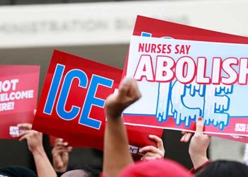 전국서 간호사들 ICE 반대 시위 …“ICE 이민단속, 공중보건 위협”