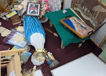 LA 가톨릭 학교서 충격적인 성모상 파괴 반달리즘