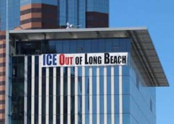 롱비치 시청에 대형 배너… “이민자 가족과 연대” 공개 선언