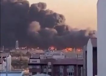 전쟁 4일째…이란, 호르무즈 봉쇄·걸프 내 美자산 공세 강화