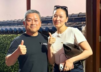 [화제] 브리저튼 배우 하예린, 한인타운 ‘청기와’서 가족식사