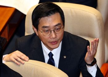 민주, ‘성추행 의혹’ 장경태 징계 심사 연기