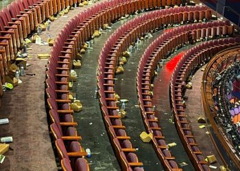 오스카의 씁쓸한 뒷모습…”스타들 떠난 자리, 쓰레기 가득”