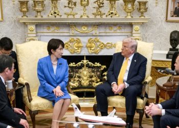 트럼프, 다카이치 면전서 “호르무즈 지원 믿는다.. 일본이 나서달라” 압박