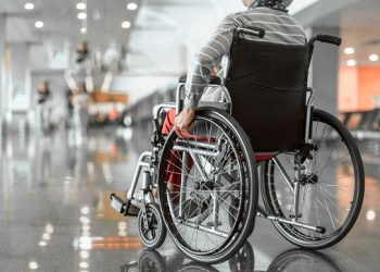 “휠체어 타고 탑승하더니 내려선 멀쩡” … ‘탑승교의 예수들’