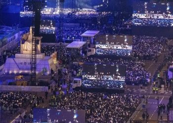 “26만명 모인다더니 4만명 남짓” …  BTS 광화문 공연 왜 이렇게 썰렁했나