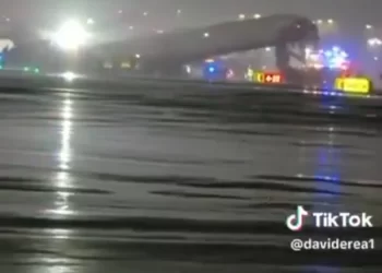 (2보)”내가 망쳤다”… 뉴욕공항 사고 직후 관제사 교신 공개