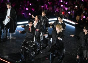 ‘BTS 컴백’ 공연 마친 하이브 주가, 14%대 폭락