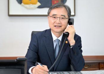 조헌, 이란 외교장관과 통화…”호르무즈 항행 안전보장 요구”