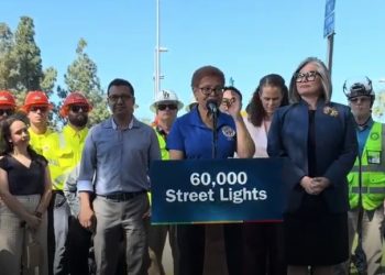 LA시 가로등 6만 개 ‘싹’ 바꾼다, 사상 최대 규모 … “암흑 거리 끝낸다”