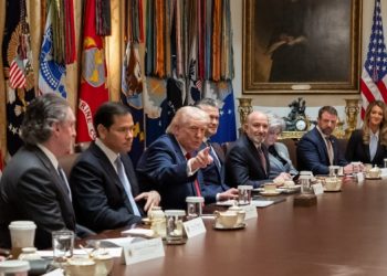 트럼프 “4월6일까진 안 때릴 것” 이란발전소 공격 유예 열흘 연장